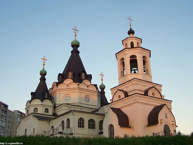 храм тихона кострома. кострома храм в давыдовском фото. храм святителя тихона кострома. храм патриарха тихона в костроме. церковь на профсоюзной кострома.