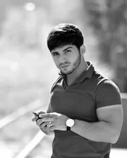 Biz yalangoch holda quyoshga botiramiz