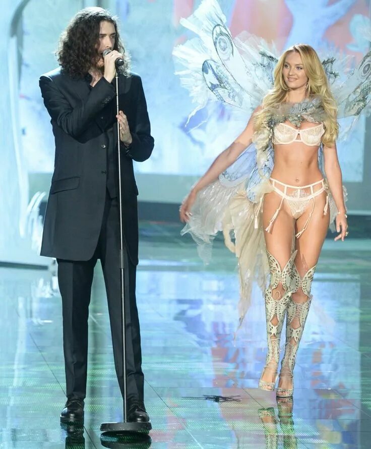 Height show. Hozier Victoria's Secret. Hozier с девушкой. Hozier and Taylor Swift.