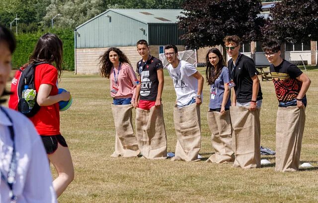 Оксфорд кэмп лагерь. Лагерь united kingdom. Пит оксфорд в эквадоре фото без купюр. Oxford camp эдем. Оксфорд кэмп лагерь.