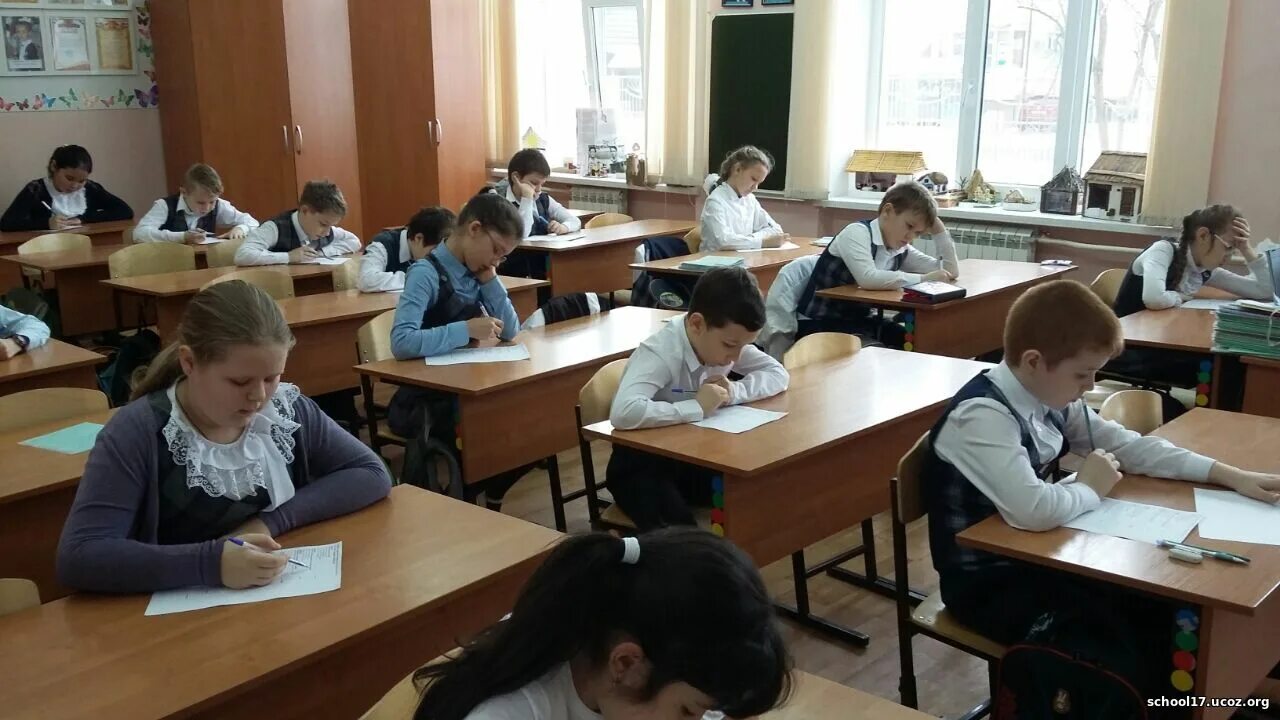 В 4 классе 21 ученик. В 4 классе 21 ученик. Олимпиада школьник 21 века пробуем силы 4 класс кирикэ антон. Ученик за партой. Ученик 21 века картинка.