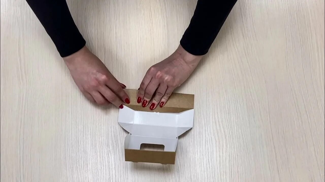 Видео как собрать коробку. Сборка коробки для капкейков. собрать коробку для кексов. как собрать коробка для кексов. как за 1 секунду собрать коробку.