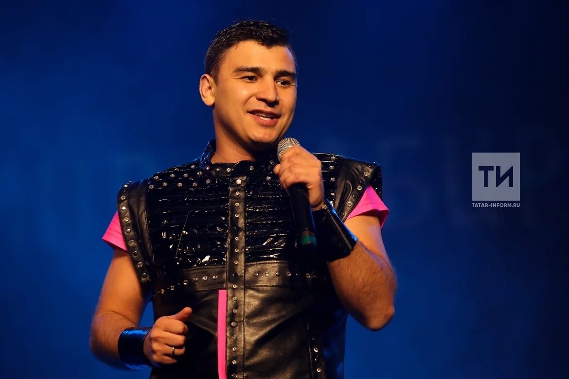 Динарис сабиров. Татарский певец данир сабиров. Данир сабиров фото. Назир сабиров. Сабиров.