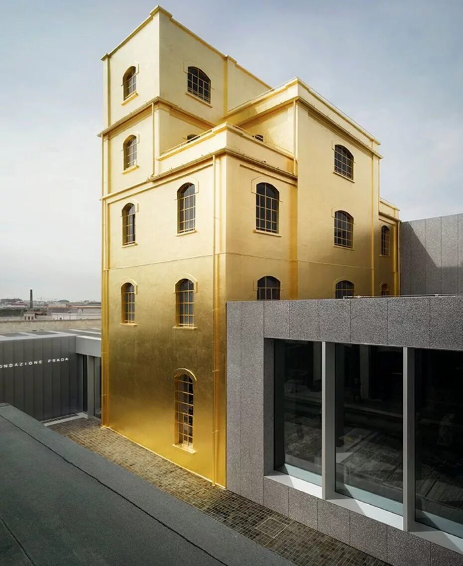 Дом золотого цвета. Fondazione Prada в Милане. Музей Fondazione Prada. Фонд Прада в Милане. Музей Prada в Милане.