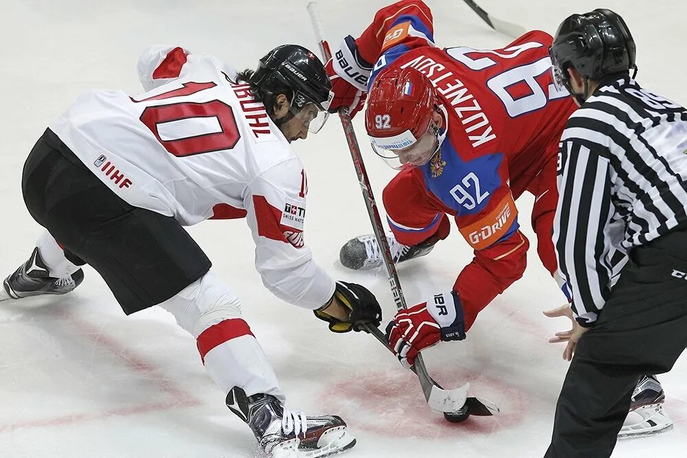 Хоккей матчи тура. Швейцария хоккей. Хоккей матч. Россия Швейцария. Хоккей начало матча.