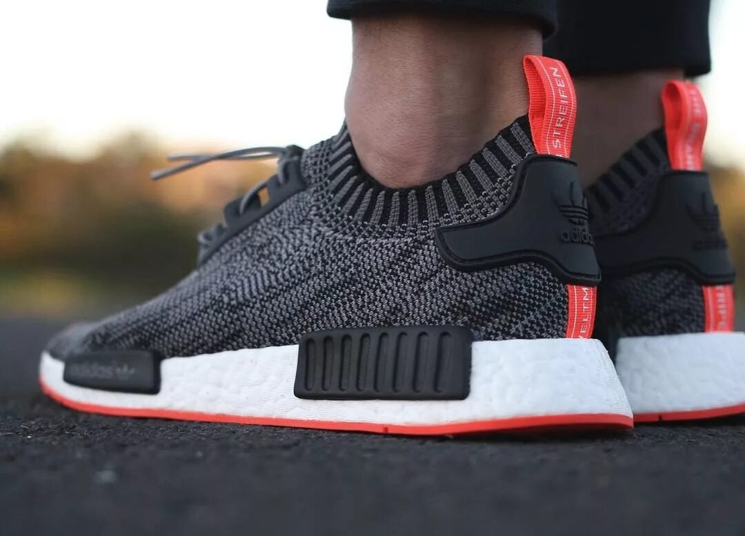 Adidas originals nmd r1. Адидас nmd мужские. Адидас nmd мужские. Adidas nmd r1 женские. Adidas nmd r1 v2.