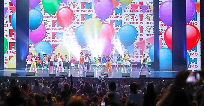 детское радио музыкальный привет. дискотека детского радио 2023. милана хаметова. дети 89 песни дискотеки. дискотека детского радио 1 июня 2023.