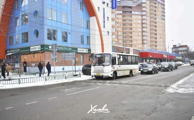 Универмаг Химки. Остановка универмаг Химки. Москва Химки остановка универмаг. Юбилейный проспект Химки автобусная остановка. Автобус остановка универмаг