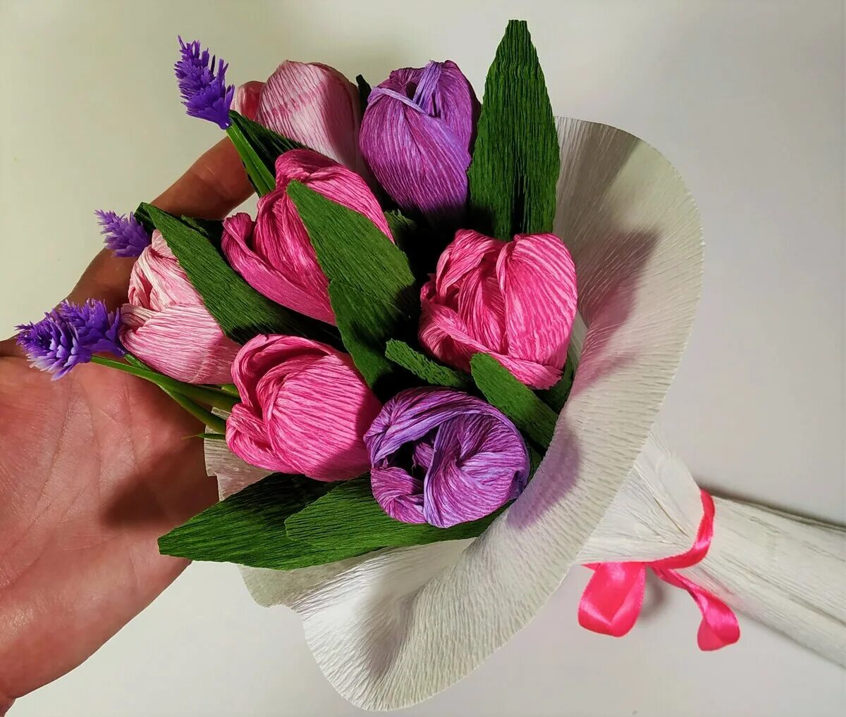 Тюльпаны из гофробумаги мк. Тюльпаны из гафриновой бумаги. Тюльпаны из гофрированной бумаги своими руками. Тюльпан из креповой бумаги. Тюльпаны из пластиковых ложек.