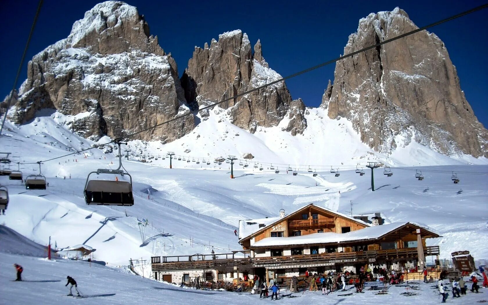 Горные лыжи альпы. Альпы трассы. Альпы горнолыжка. Горные лыжи альпы. La clusaz горнолыжный курорт.