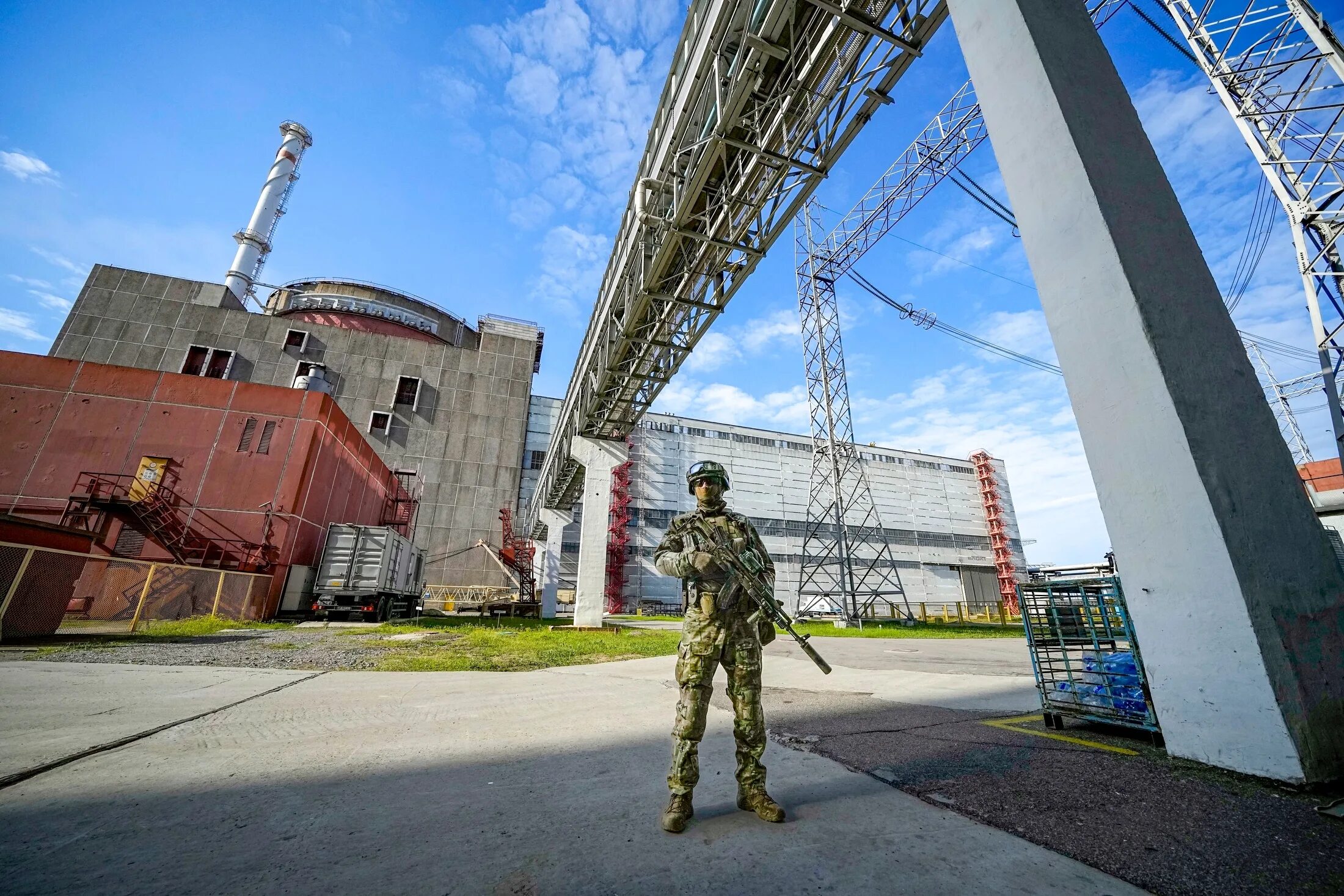 Под чьим контролем запорожская аэс сейчас. Чернобыльская АЭС 2022. Энергодар Украина АЭС. Запорожская АЭС ВСУ. Энергодар атомная станция.