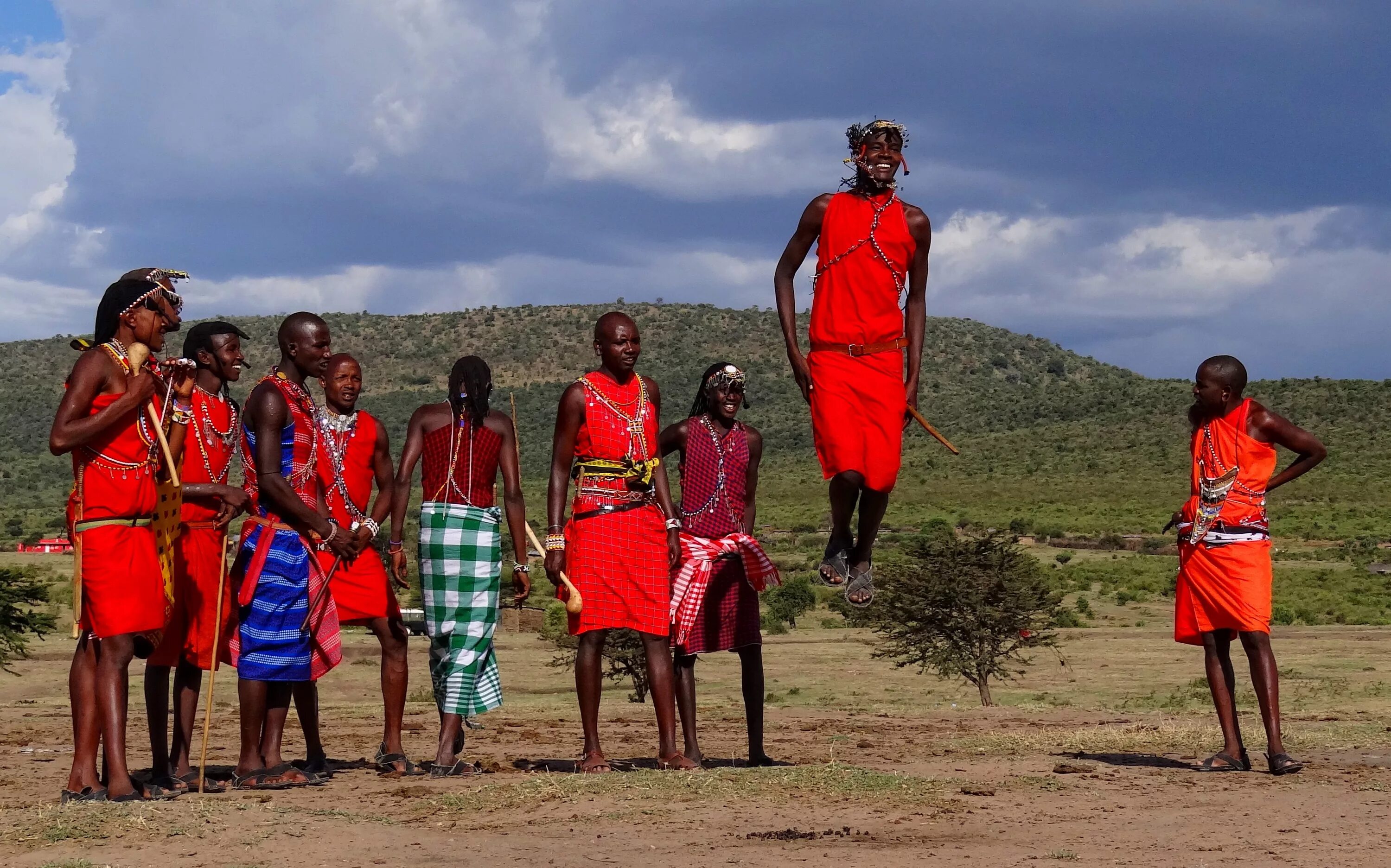 За высокое племя людей. Кения Масаи. Племя Масаи в Танзании. Кения племя Масаи. Тутси нилоты Масаи.