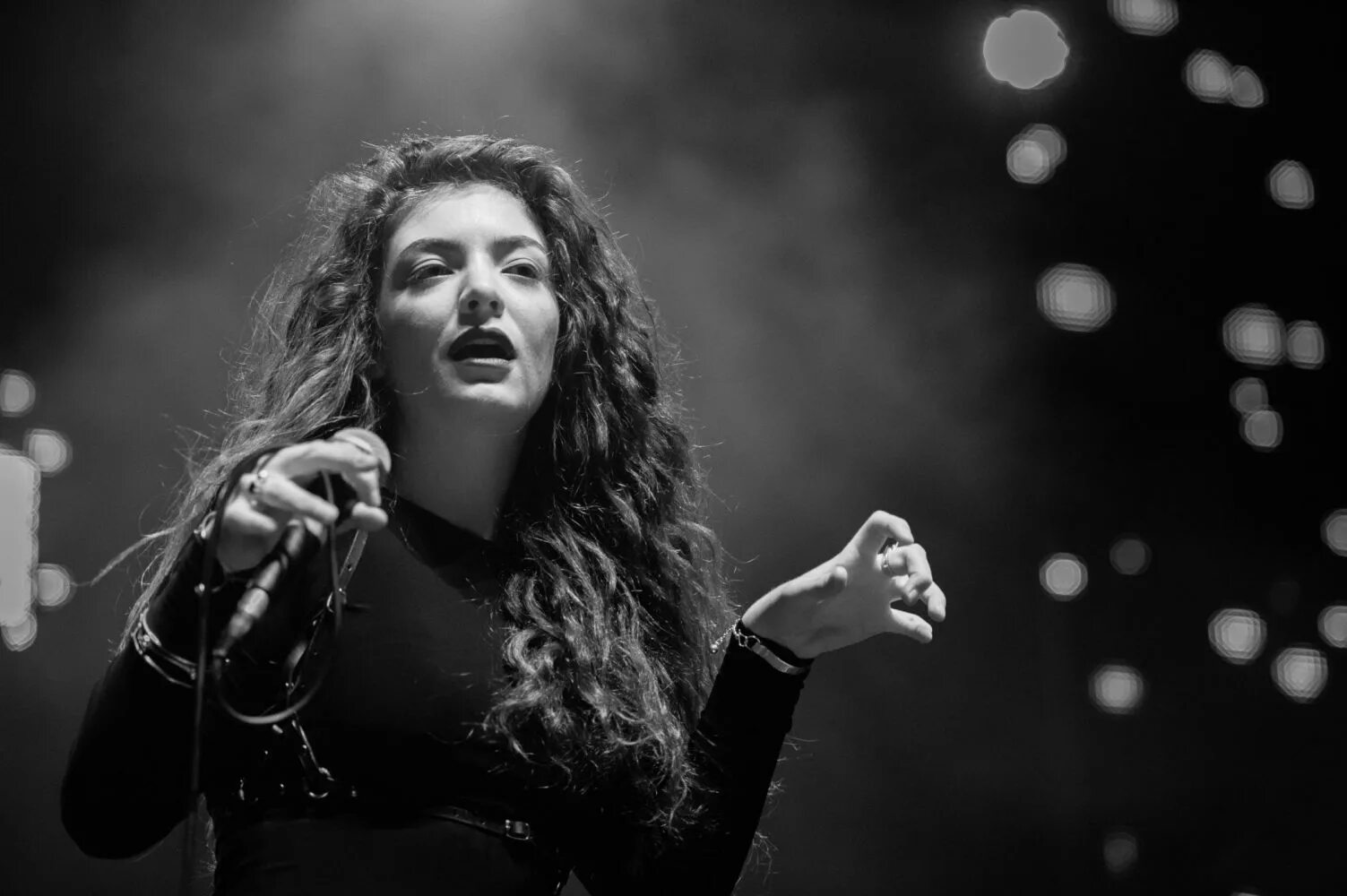 Lorde текст. Лорди певица. lorde исполнительница. lorde 2025.