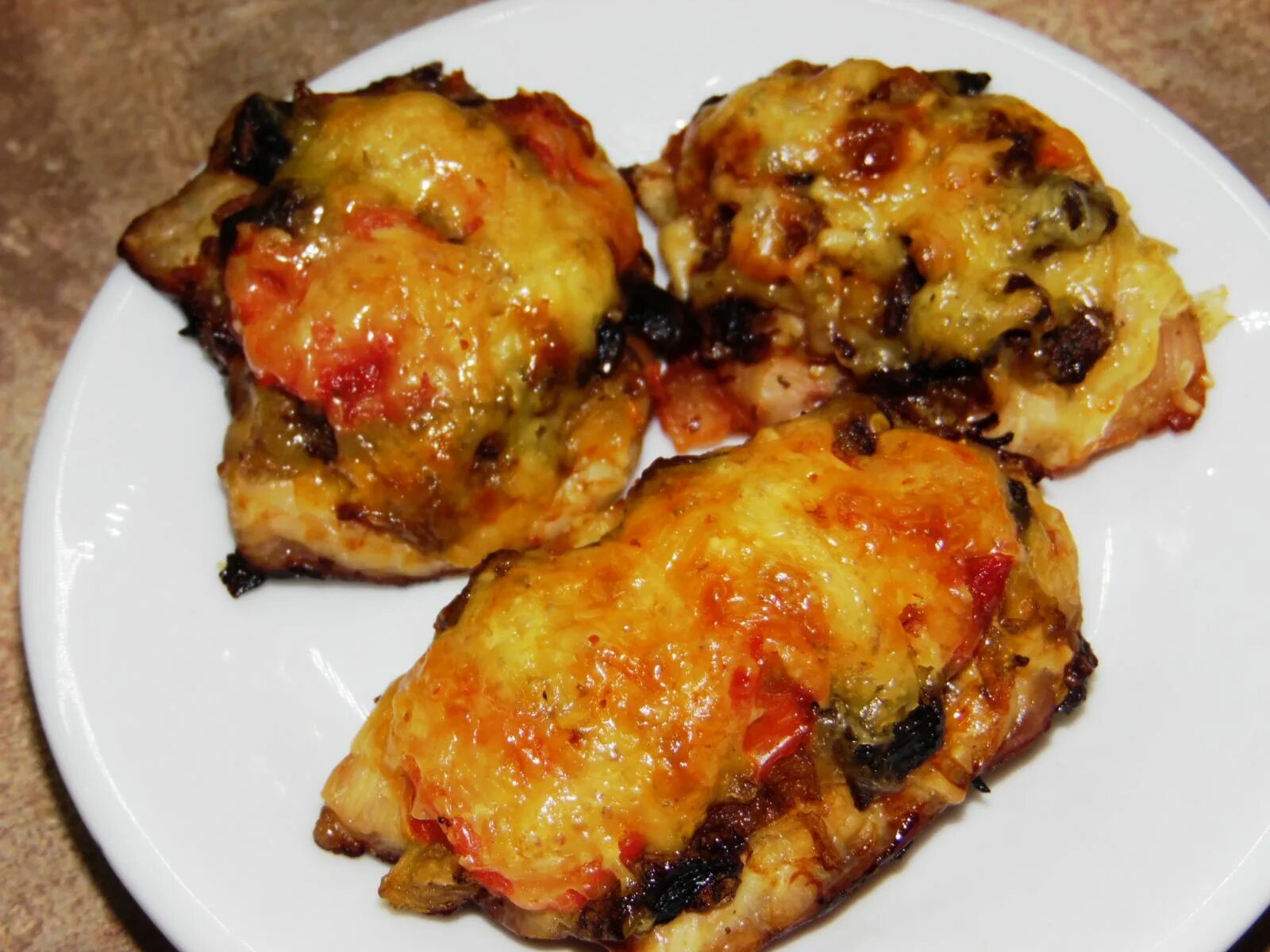 Отбивные с чесноком рецепт. Отбивные с грибами и сыром в духовке. куриная отбивная с грибами и сыром. отбивная курица в духовке с сыром и грибами. куриная отбивная с грибами и сыром в духовке.