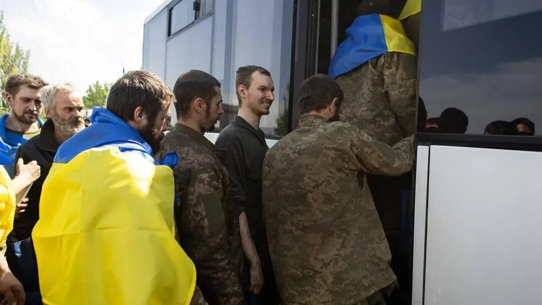 Видео мобилизации украинца с ребенком. Видео мобилизации украинца с ребенком. Националистические батальоны украины. Видео мобилизации украинца с ребенком. Новая волна мобилизации.