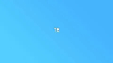 Том на голубом фоне