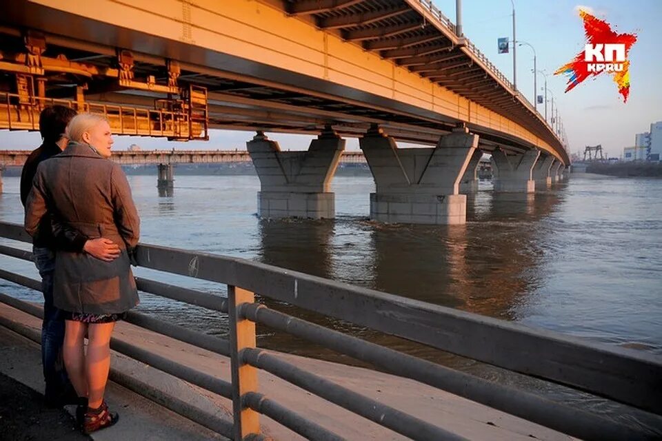 Кузнецкий мост новокузнецк веб камера уровень. На поднялась Томь. Мост Калтан Малышев Лог. Томь сейчас Кемерово. Уровень воды в Томи в Новокузнецке.