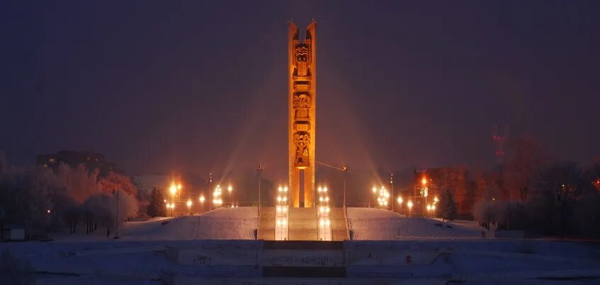 Лыжи кулаковой ижевск фото Файл:Forever with Russia monument,  Википедия