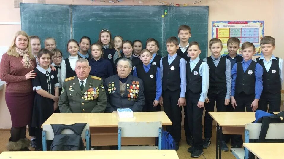 Электронный дневник школа 61 города кирова. 61 школа город киров. Учащийся средней школы. Школа 61 киров. 61 школа нововятск.