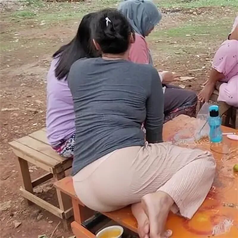 Kakak sendiri. Kakak sendiri