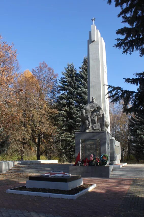 Хутор 1 мая. Памятник героям саперам Поныри. Памятник героям саперам Курск. Мемориал Поныри. Памятник героям саперам Курская область.