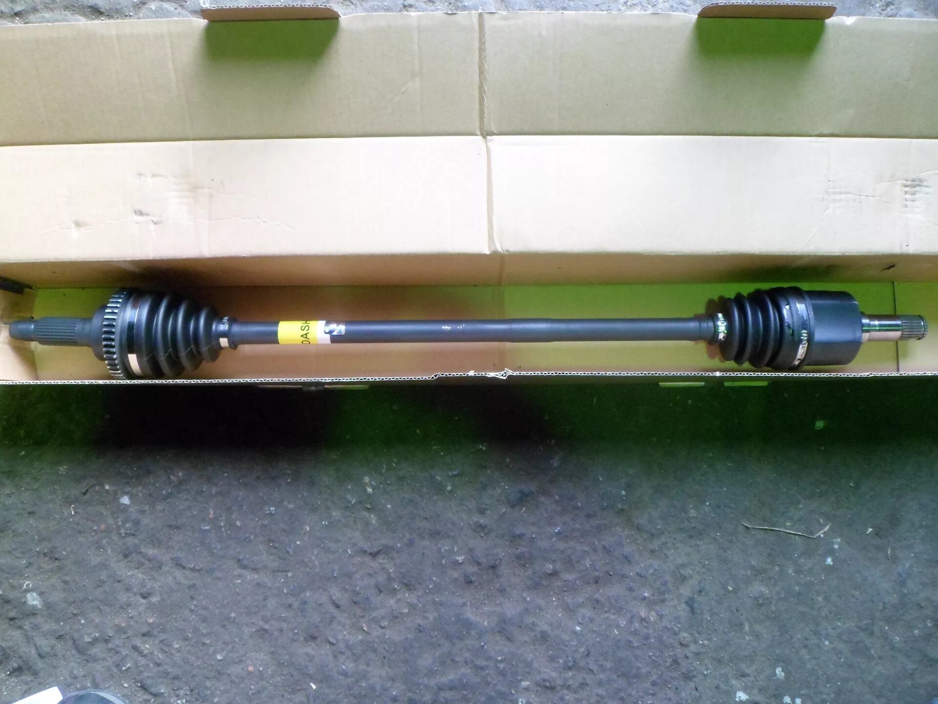 Привод правый без abs kia spectra 2007. Фото правого привода. Правый привод рено лагуна 2. Привод передний правый киа спектра. Привод колеса правый kia sportage 3.