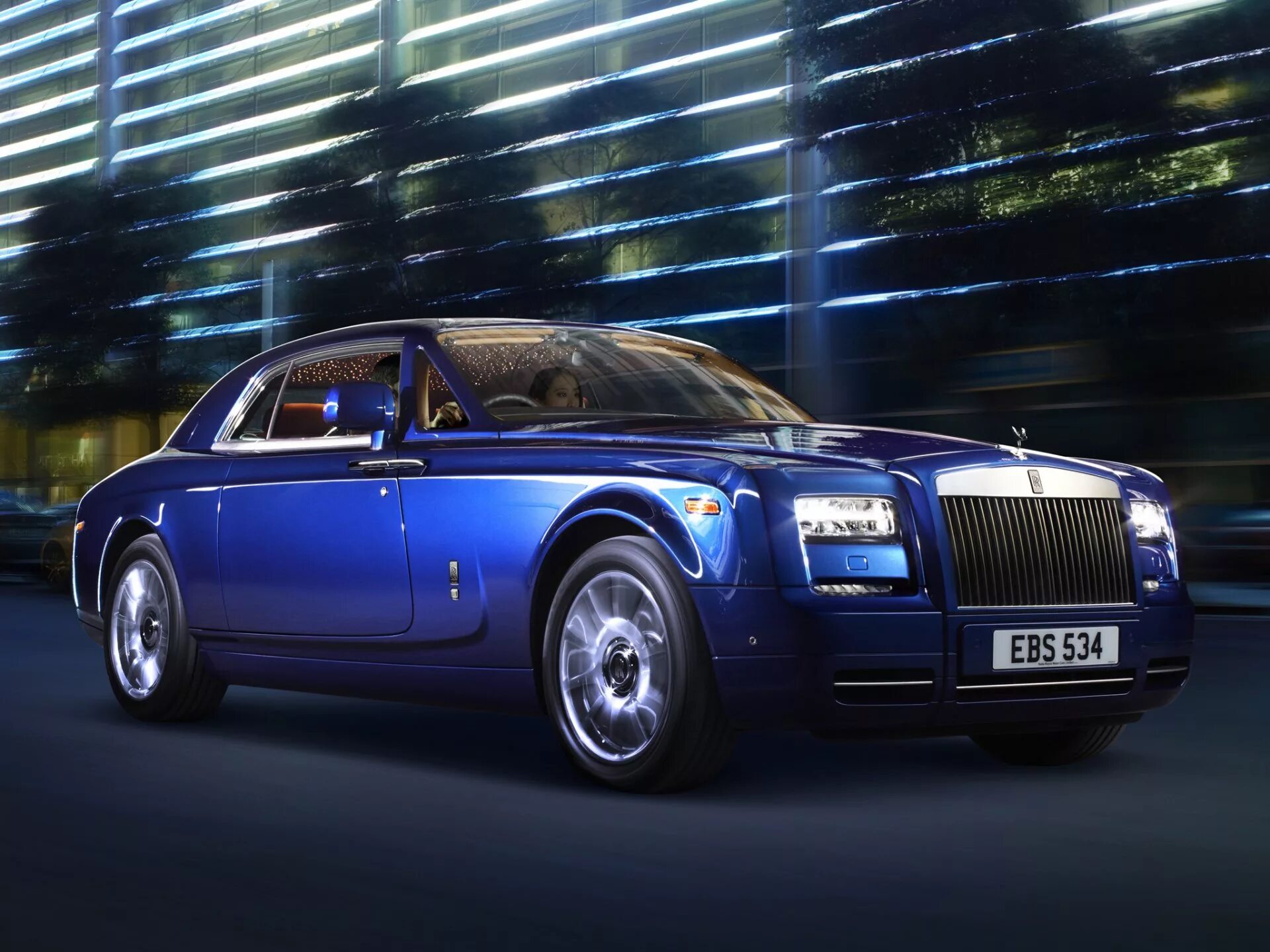 Автомобиль rolls royce. Роллс Ройс купе. Машина Rolls Royce Phantom. Panton rols ROIYS. Роллс Ройс Фантом синий.