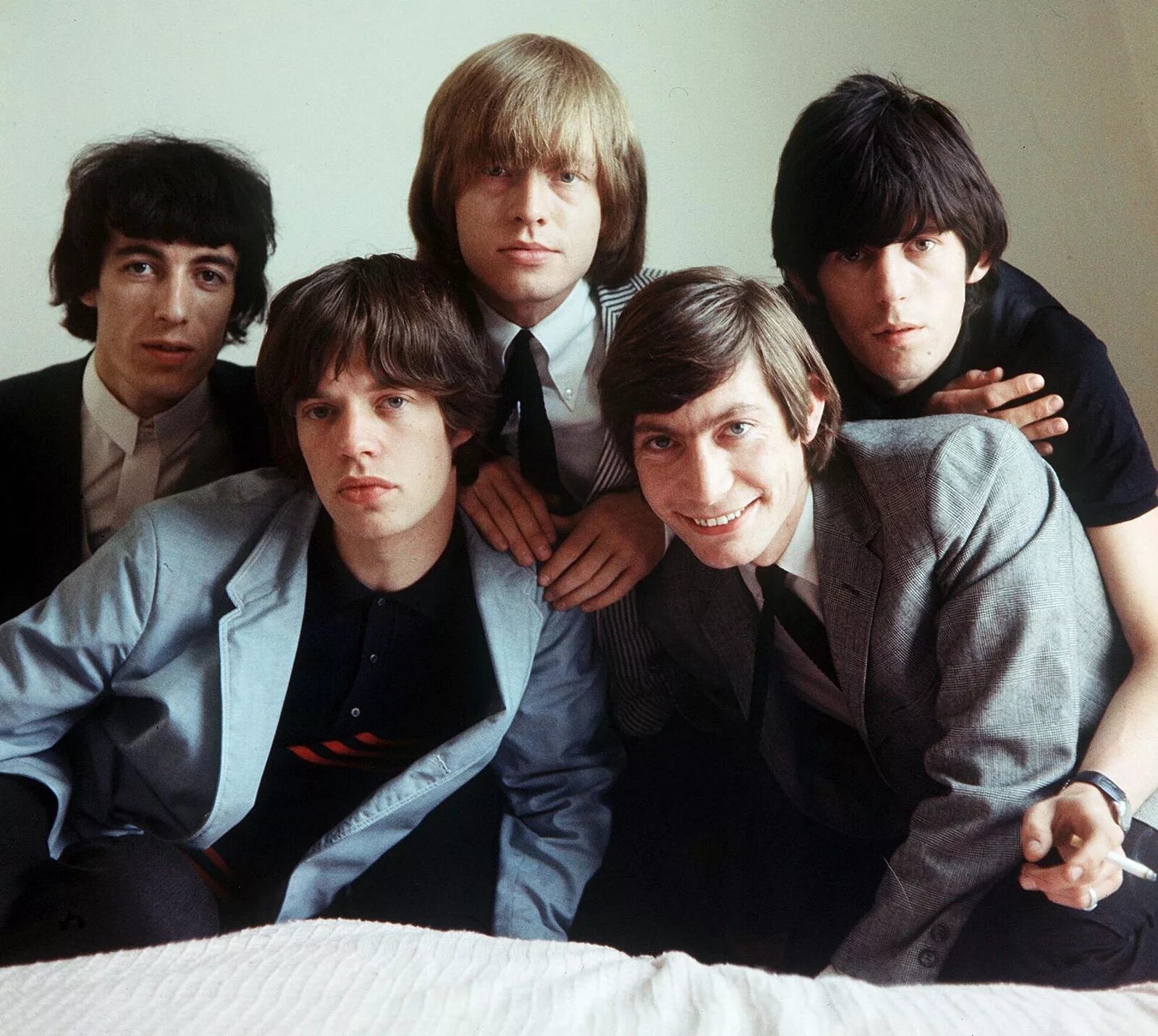 Rolling stone 1. Группа the Rolling Stones. Rolling Stones 1964. Группа the Rolling Stones 1965. Группа Rolling Stones 1960.