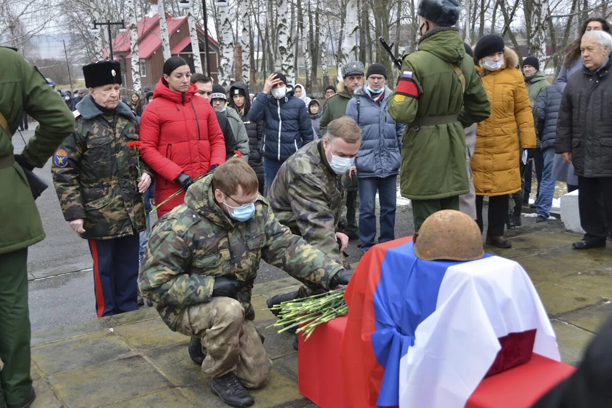 Новости с фронта 04.04 2024. Перезахоронение Юхнов 2023. Екатеринбург перезахоронение шествие. Перезахоронение муравьёва Амурского во Владивостоке. Артёмовский Свердловской области перезахоронение таргополов.