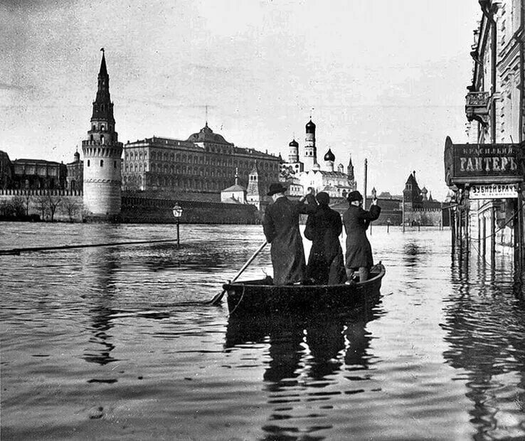 Наводнение в москве 1908. Наводнение 1908 в москве якиманская набережная. Потоп в москве 1908. Наводнение в москве 1908. Потоп в москве 1908.