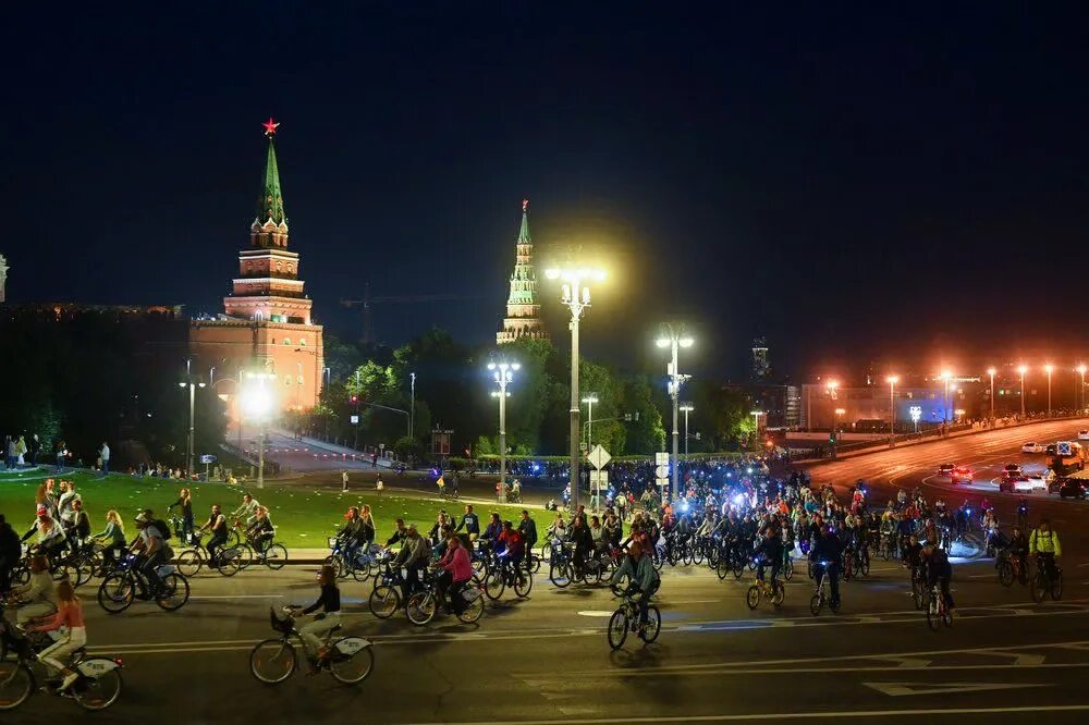 Москва 9d. 9 июля в москве. 9 июля в москве. Манежная площадь 9. Москва июль.