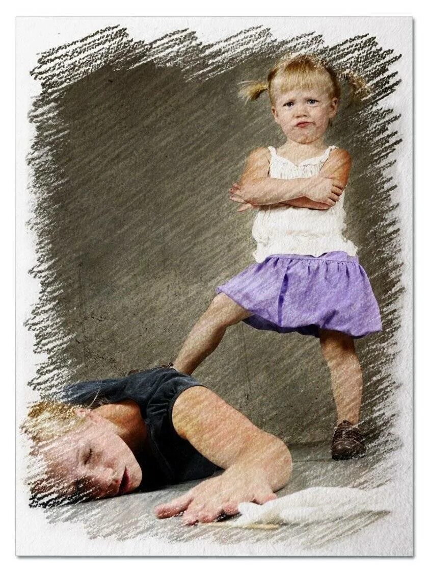 Бить ж девочкам. Родители наказывают детей. Фотобанк лори драка девушек. Капризный подросток. Бить ж девочкам.