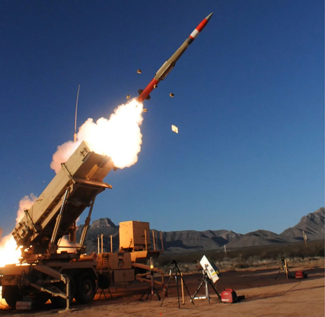 Новая система пво ирана зубин. Ракета земля земля. Пво от российских самолетов. Японский зрк chu sam. Орудие земля воздух.