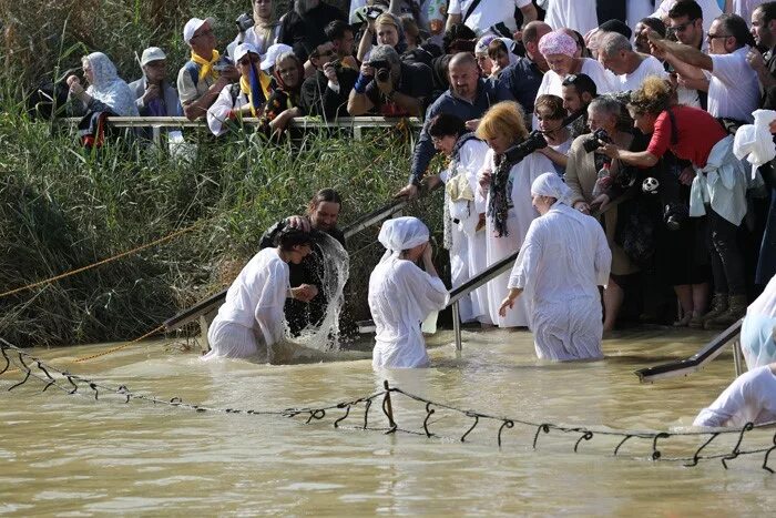 река иордан крещение. река иордан крещение. чудо на реке иордан в праздник крещения. чудо на реке иордан в праздник крещения. река иордан крещение.