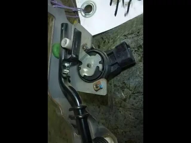 Не реагирует педаль газа ниссан альмера классик. Педаль газа альмера 2006г. Almera tino педаль газа. Разъем датчика педали газа ниссан кашкай j10. Как заменить резинку на педали газа альмера классик.