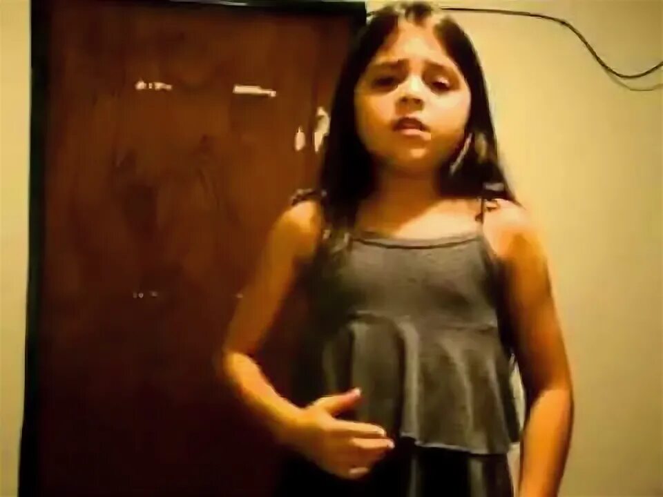 Culetin 12. Nina con remera celeste desnudandose. Nina con remera celeste desnudandose. Nina con remera celeste desnudandose. Nina ensenando calzon.