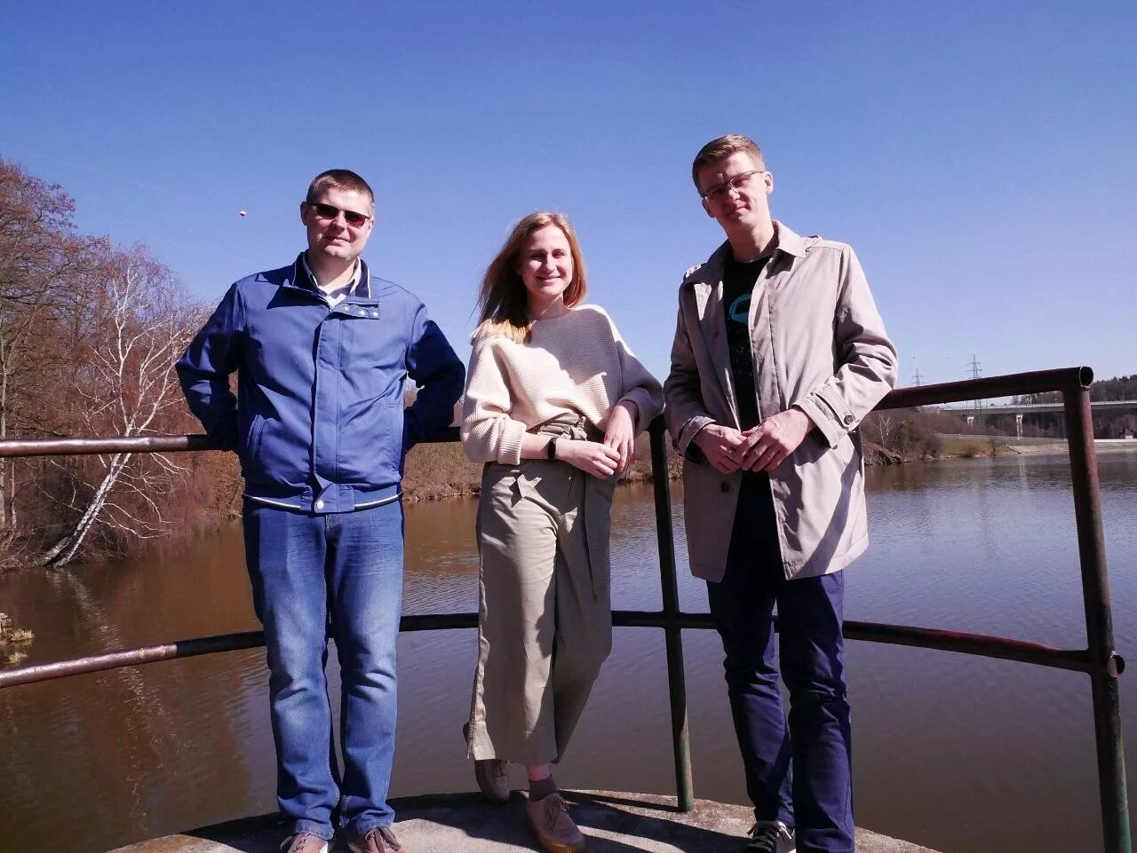 Тишин сергей иванович белгород врач. Берут интервью. Блэкберри создатели фото всех людей. Следующее интервью. Дмитрий гордон семья.