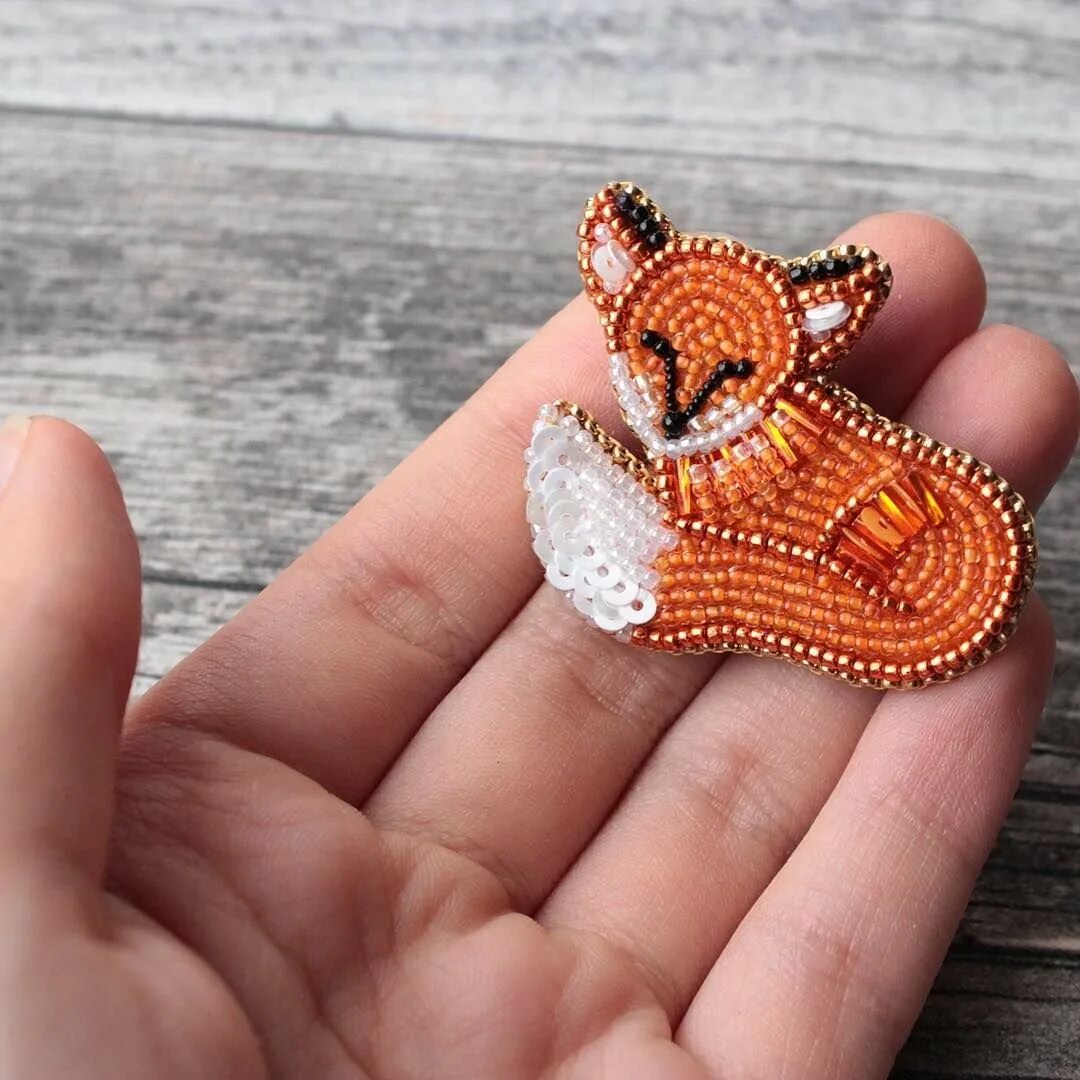 золотое кольцо геометрической формы. перстень с фигурками животных. кольцо вытянутой формы. кольца из легкого пластилина. кольца с фигурками существ.