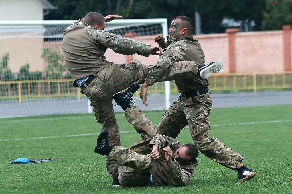 Рукопашный бой. Спецназ ВДВ рукопашный бой. Спецназ России тренировки рукопашный бой. Рукопашный бой спецназа Альфа.