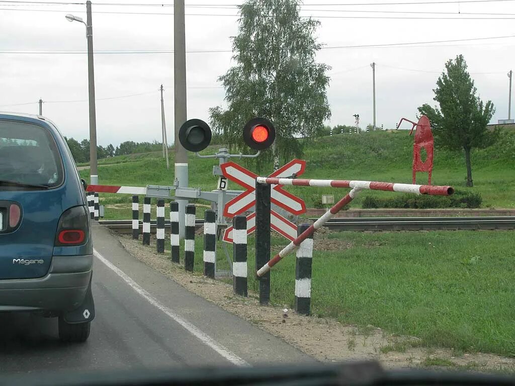 Шлагбаум Железнодорожный. Железнодорожный переезд. Переезд со шлагбаумом. Железный шлагбаум. Ограждение переезда