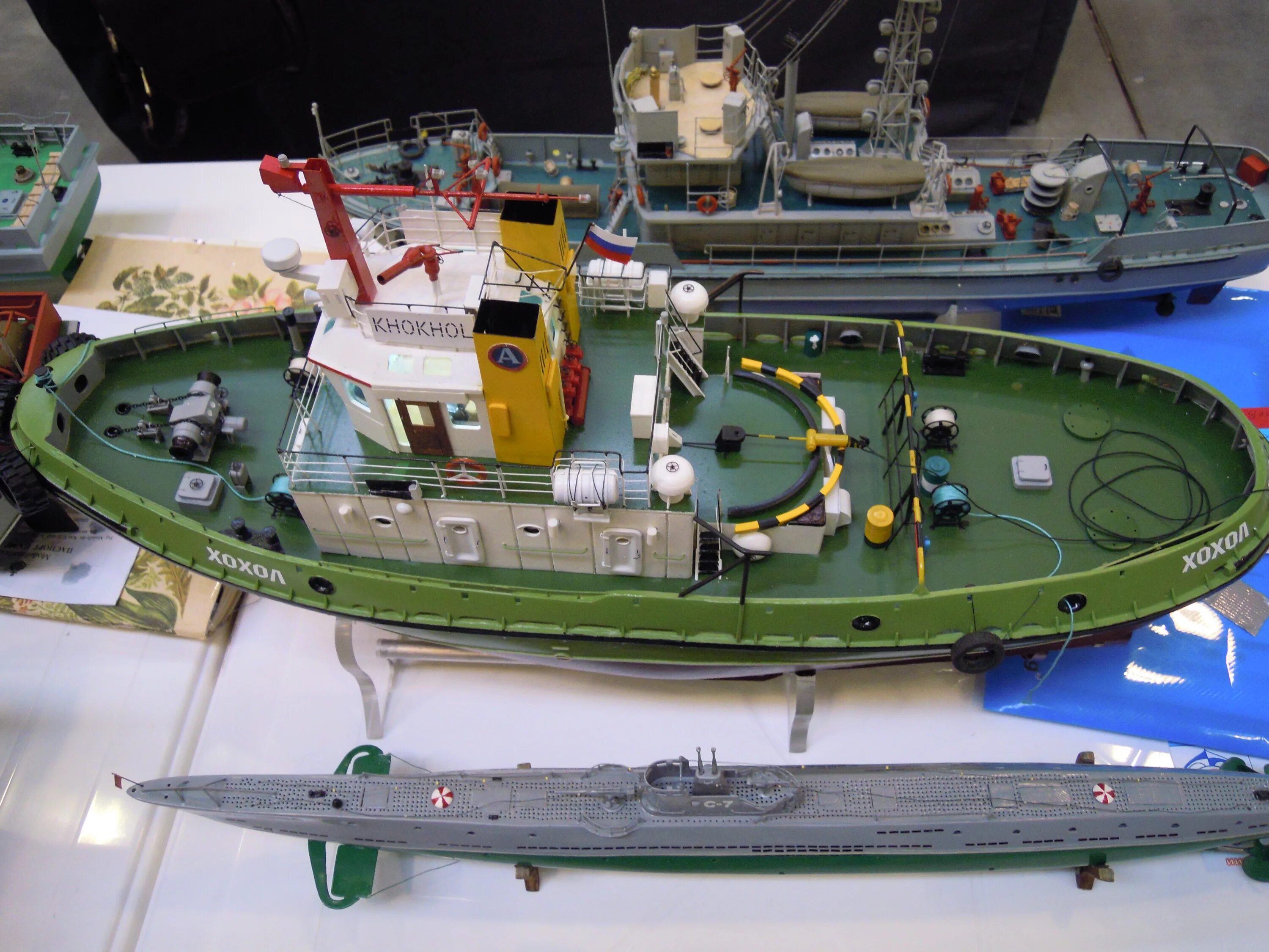 Сборка подводной лодки. Подводная лодка щука модель звезда. Подводная лодка щука звезда 1/144. Модель подводной лодки щука. Макиты падводной лодки.
