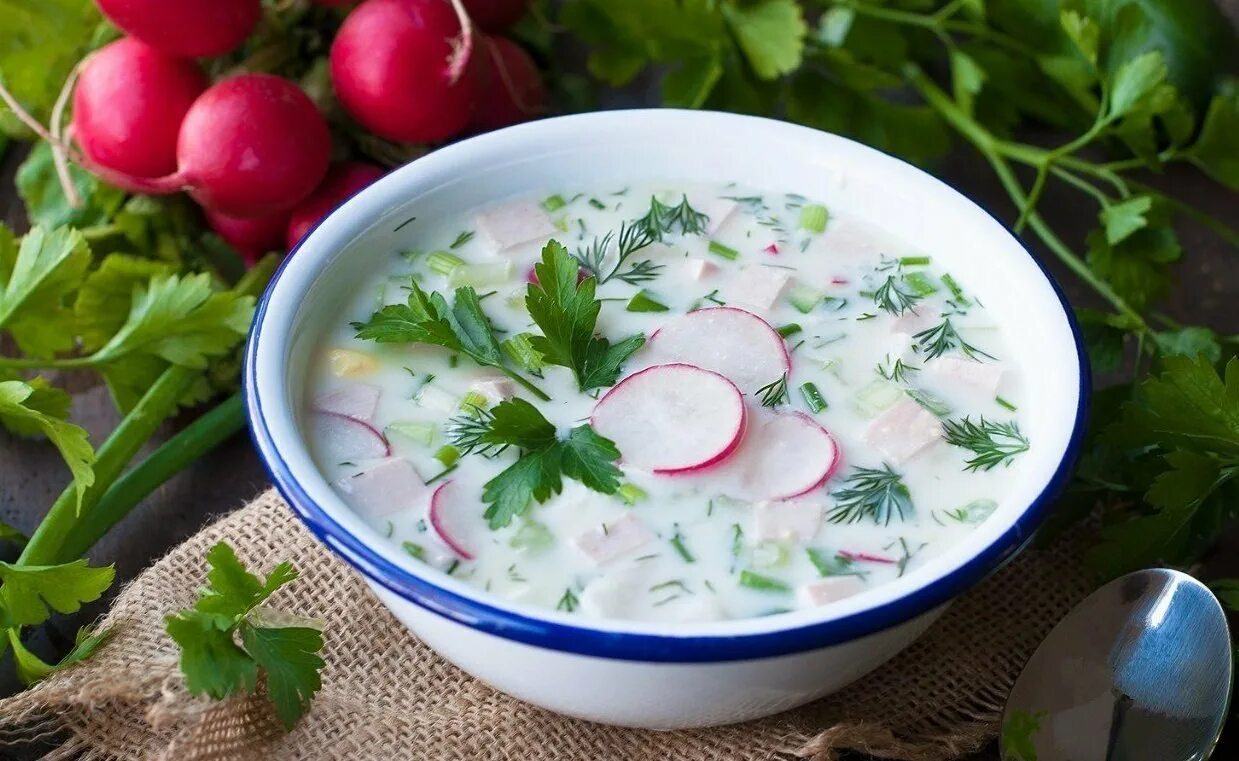 Редис кваса. Окрошка ашхабадская. окрошка с крабовыми палочками. окрошка с редиской и колбасой. танов апур.