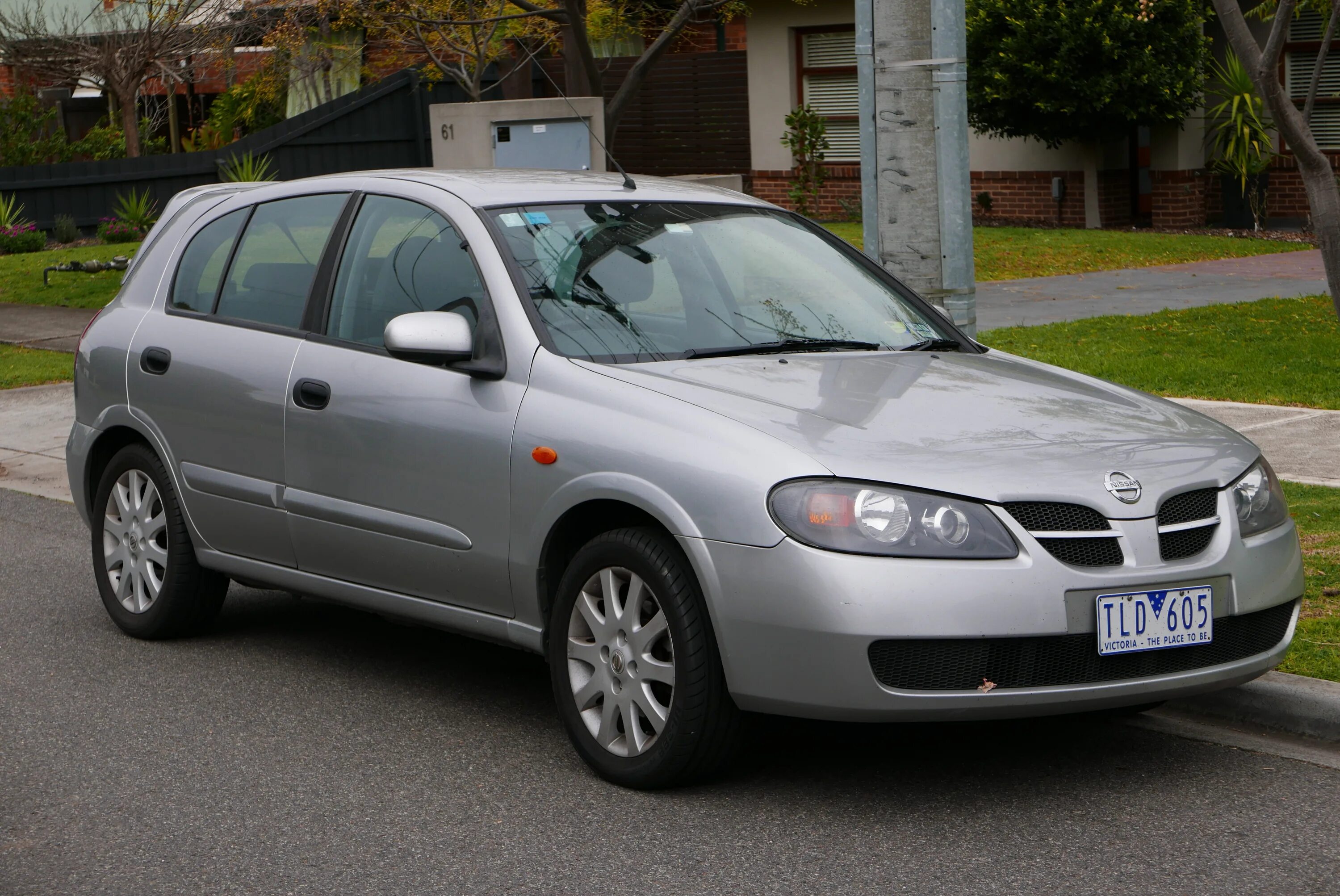 Nissan Almera 2 поколение (N16) рестайлинг, хэтчбек 3-дверный - технические хара