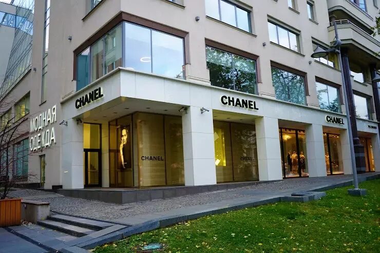 Chanel, Москва, улица Петровка, 7. Chanel Петровка. Chanel Петровка 7. Chanel Москва Петровка.