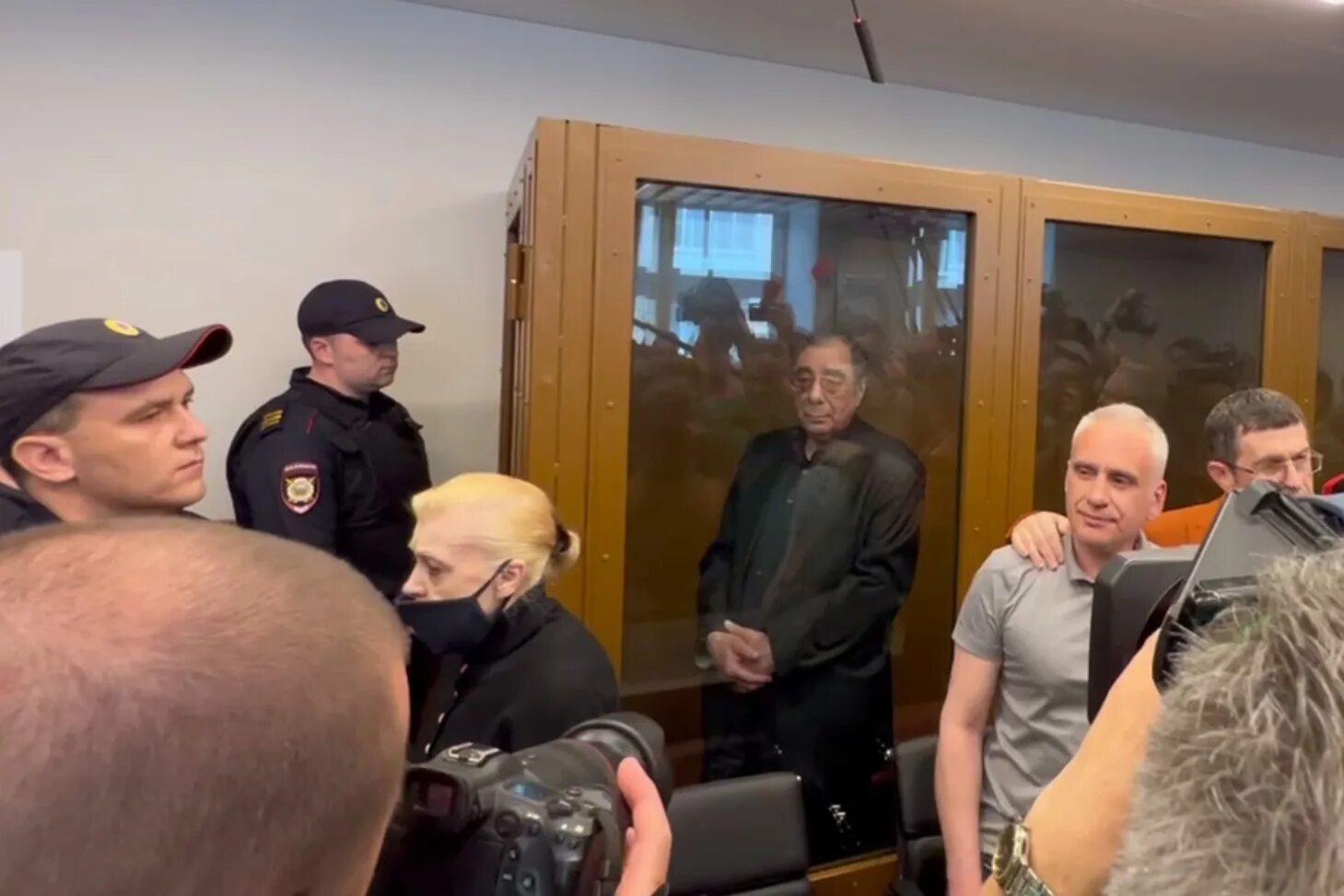 Навальный на заседании суда. Рыльков маньяк тольятти. Бегун вера ивановна омск. Делах в последние годы суды. Губернатор пензенсксой обл.