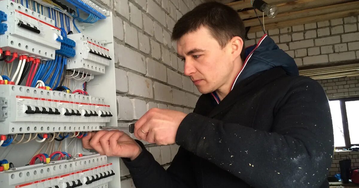 Вызов электрика волгоград. Электрика. электромонтажник. электрик на дом. электромонтаж в квартире.