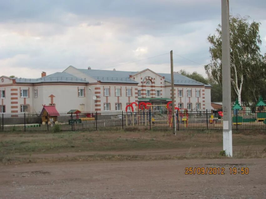 Погода в тоцком оренбургской области на неделю. Кирсановский детский дом Тоцкого района. Село Кирсановка детский дом Тоцкий район. Детский дом село Кирсановка Тоцкого района Оренбургской. Кирсановка Тоцкий район Оренбургская область.