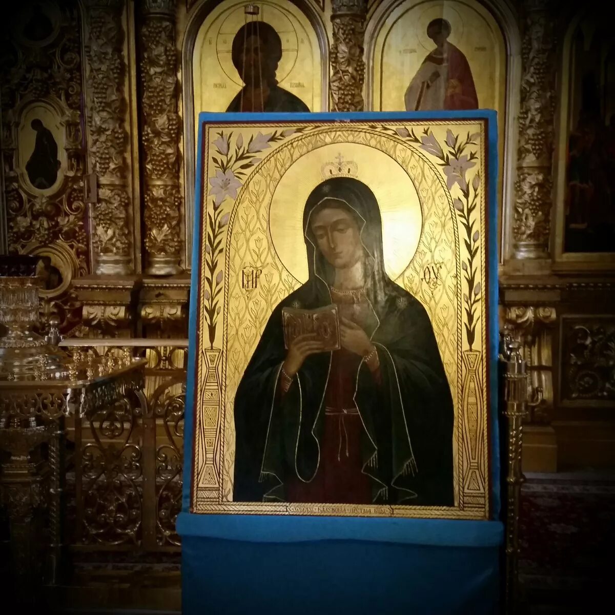 Икона богородицы калужская оптина пустынь. Калужская божья матерь в калуге. Празднование чудотворной калужской иконы божией матери. Калужская икона богородицы. Чудотворная калужская икона божией матери.