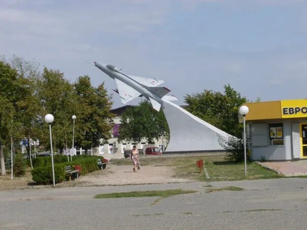 Маздок или моздок столица чего. Моздок самолет памятник. моздок в 2005. моздок фото военный городок. моздок фото города 2025.
