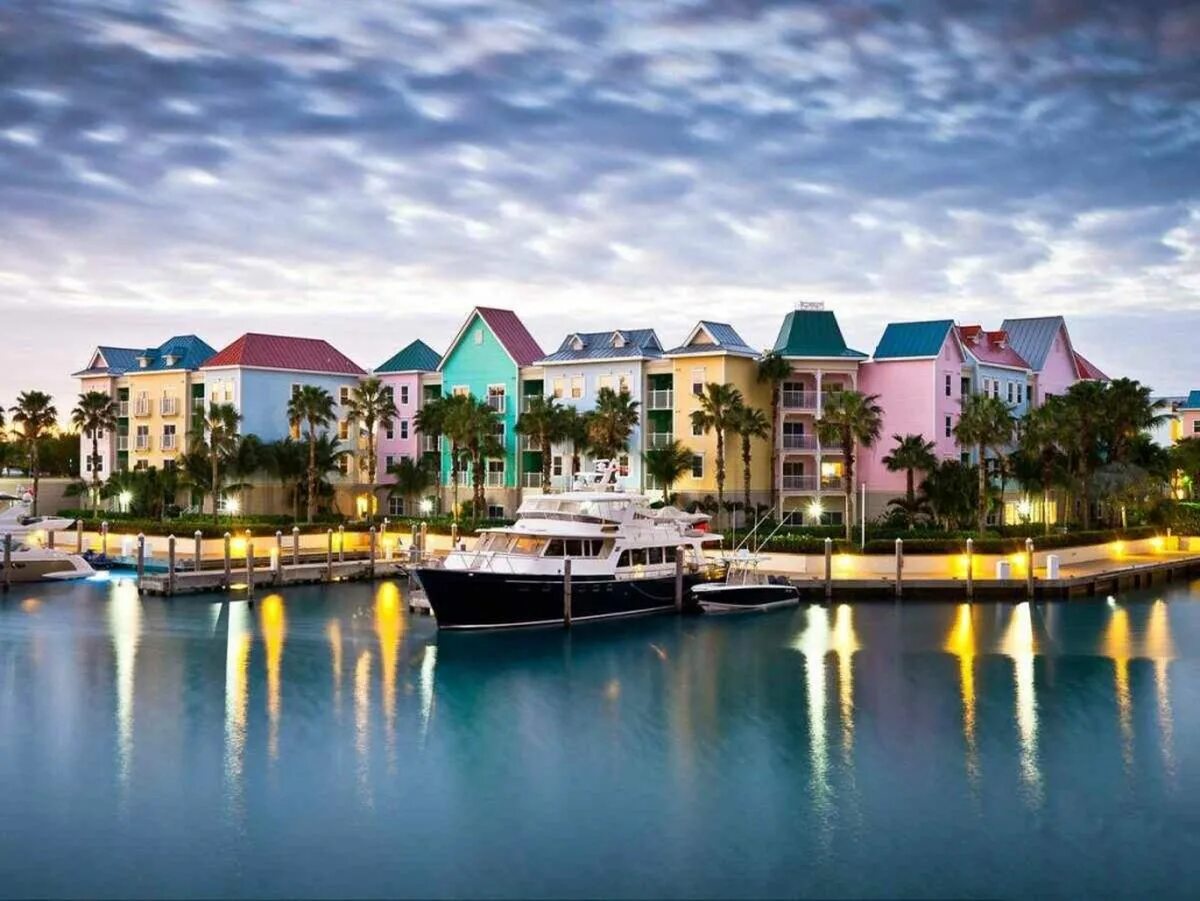 Нассау столица какого государства. Нассау (Багамские острова). Остров Нассау. Нассау фото города. Багамские острова Кедровый дом у моря.